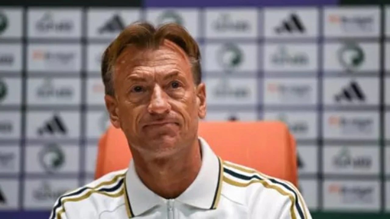 تفاصيل مفاوضات الأهلي مع رينارد .. والإدارة تتمسك بالجهاز الفني الحالي